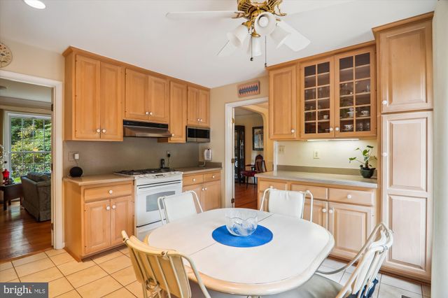 $900,000 | 5 Halifax Court, Rockville, MD 20850