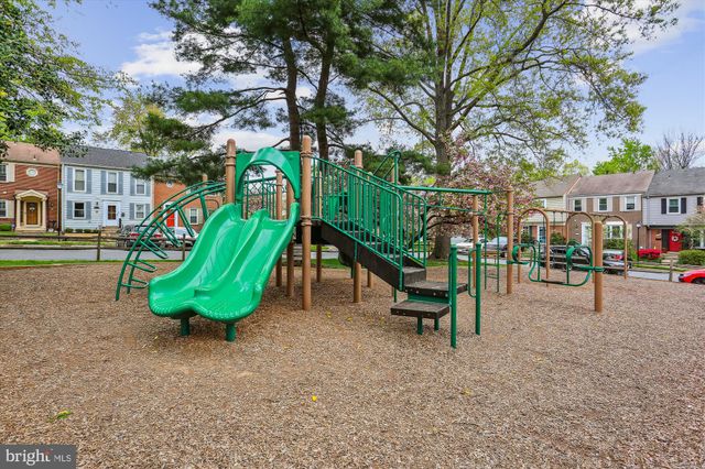 $900,000 | 5 Halifax Court, Rockville, MD 20850