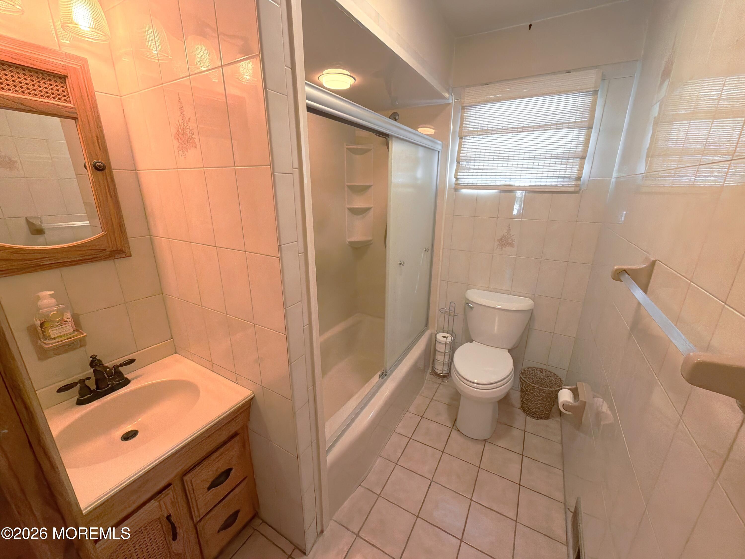 4 Glen Road Howell, NJ 07731 - Photo 18 of 48 4 Glen Rd Bathroom
