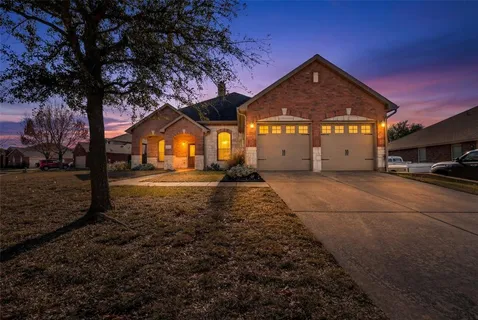 $424,900 | 1710 Chadwick Court, Cedar Hill, TX 75104