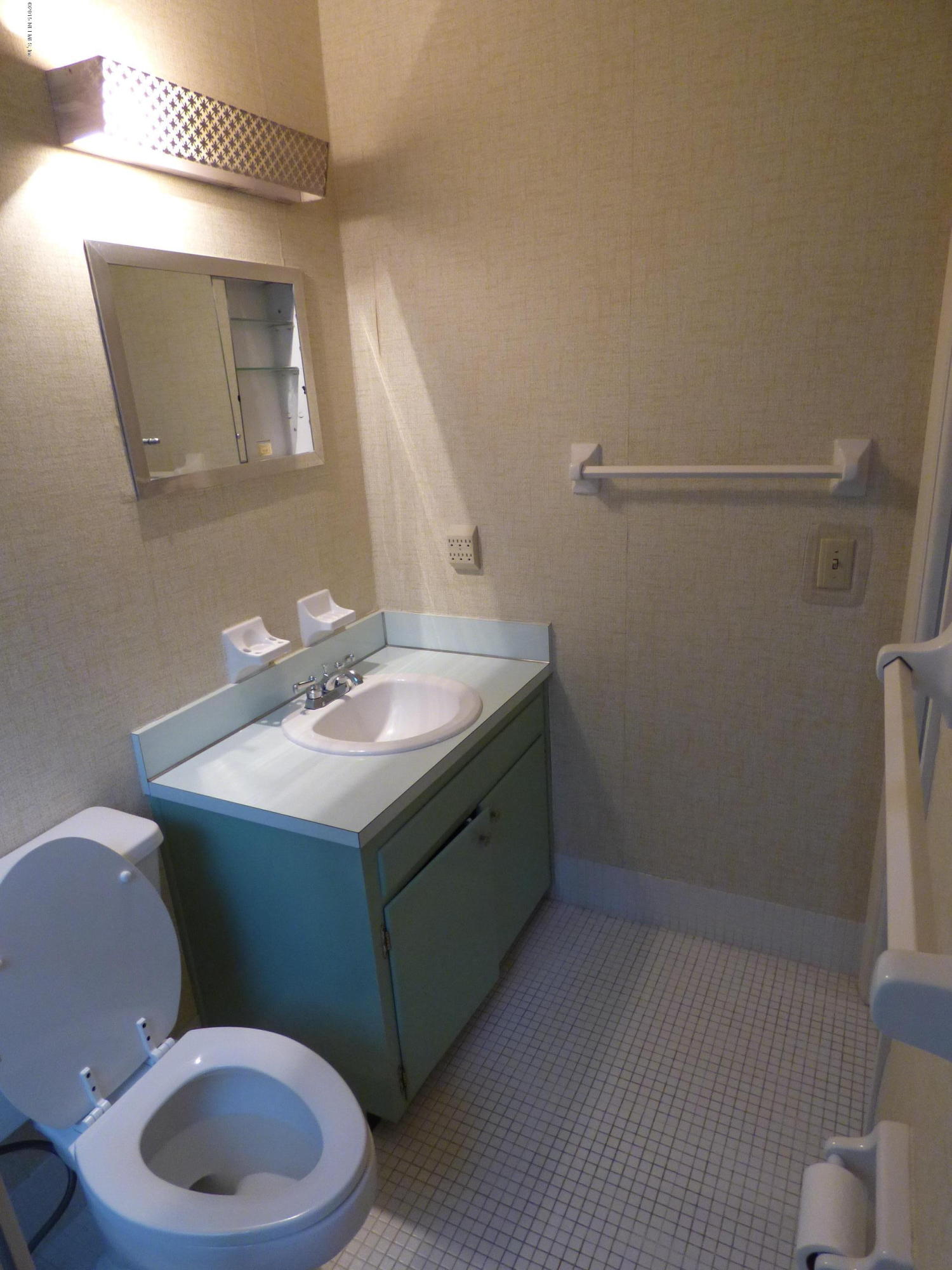 8223 Altama Road Jacksonville, FL 32216 - Photo 23 of 34 Master Bathroom