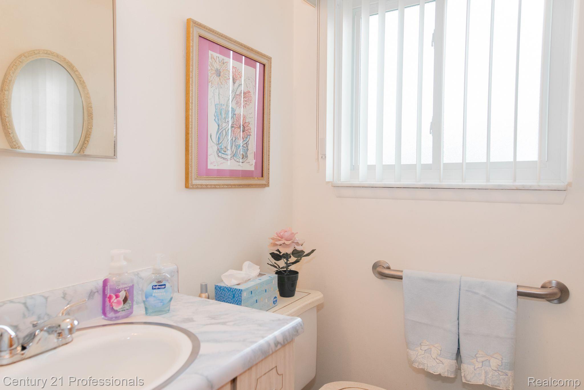 36135 Curtis Road Livonia, MI 48152 - Photo 24 of 30 Gallery Image 24