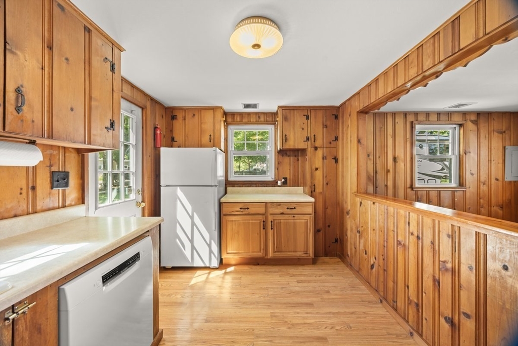 111 Hartford Road Marshfield, MA 02050 - Photo 5 of 24