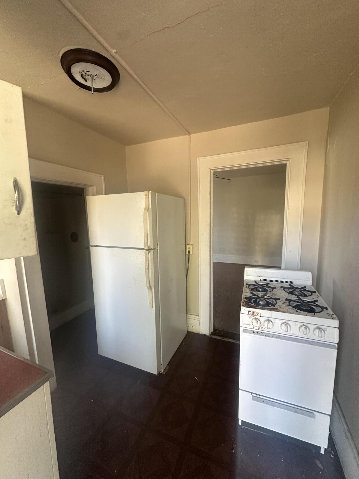 1127 Valley Avenue Southwest Roanoke, VA 24015 - Photo 2 of 6 IMG_2723