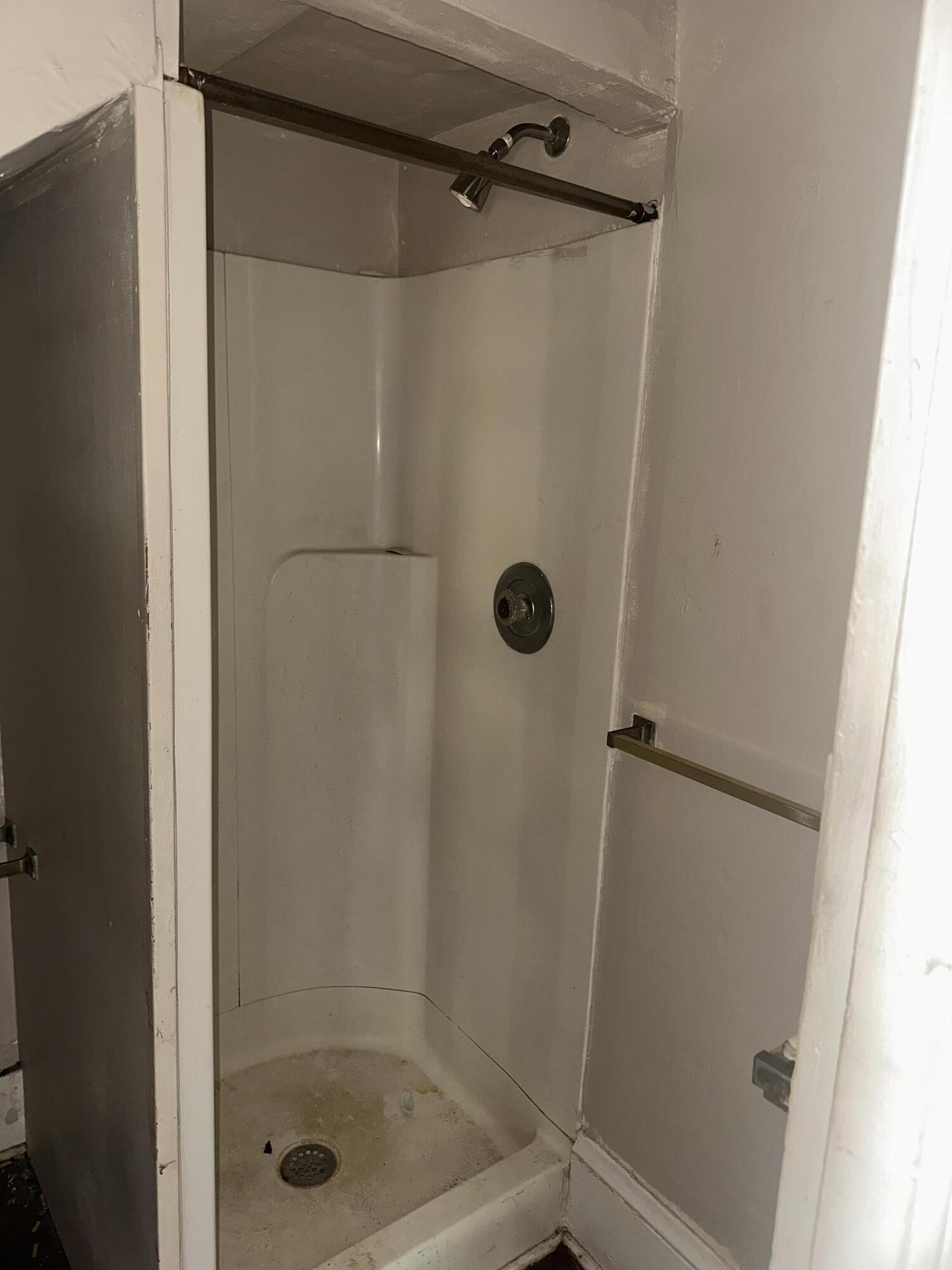 1127 Valley Avenue Southwest Roanoke, VA 24015 - Photo 4 of 6 IMG_2725