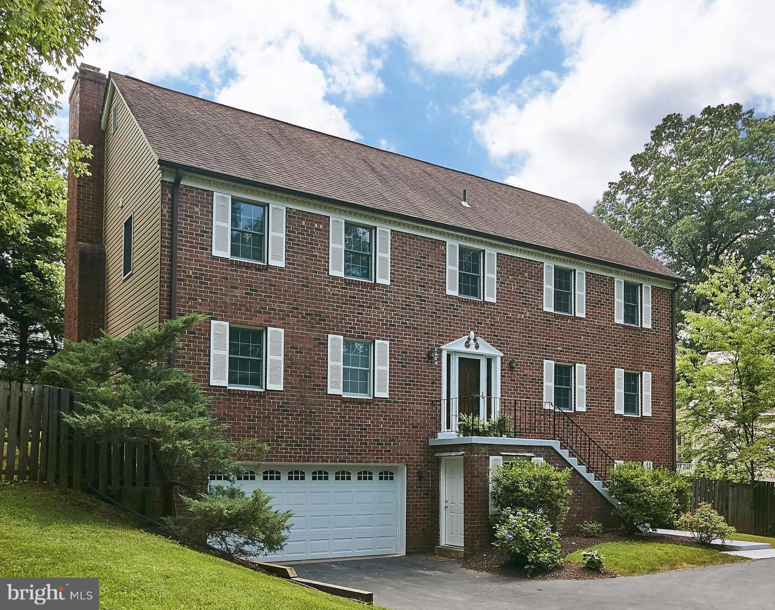 1624 8th Place McLean, VA 22101 - Photo 1 of 29 Colonial home in culdesac
