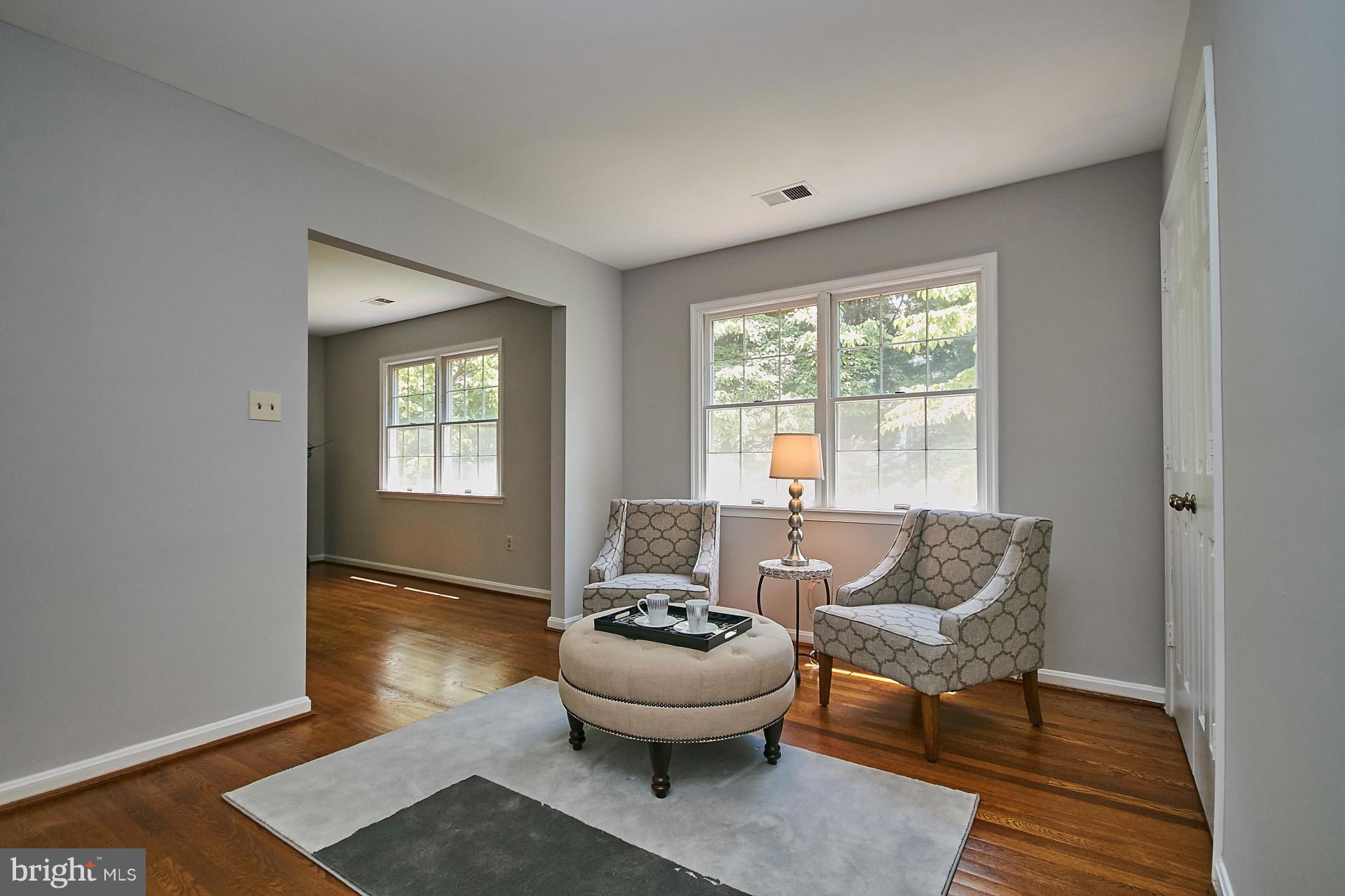 1624 8th Place McLean, VA 22101 - Photo 16 of 29 Master bedroom sitting area