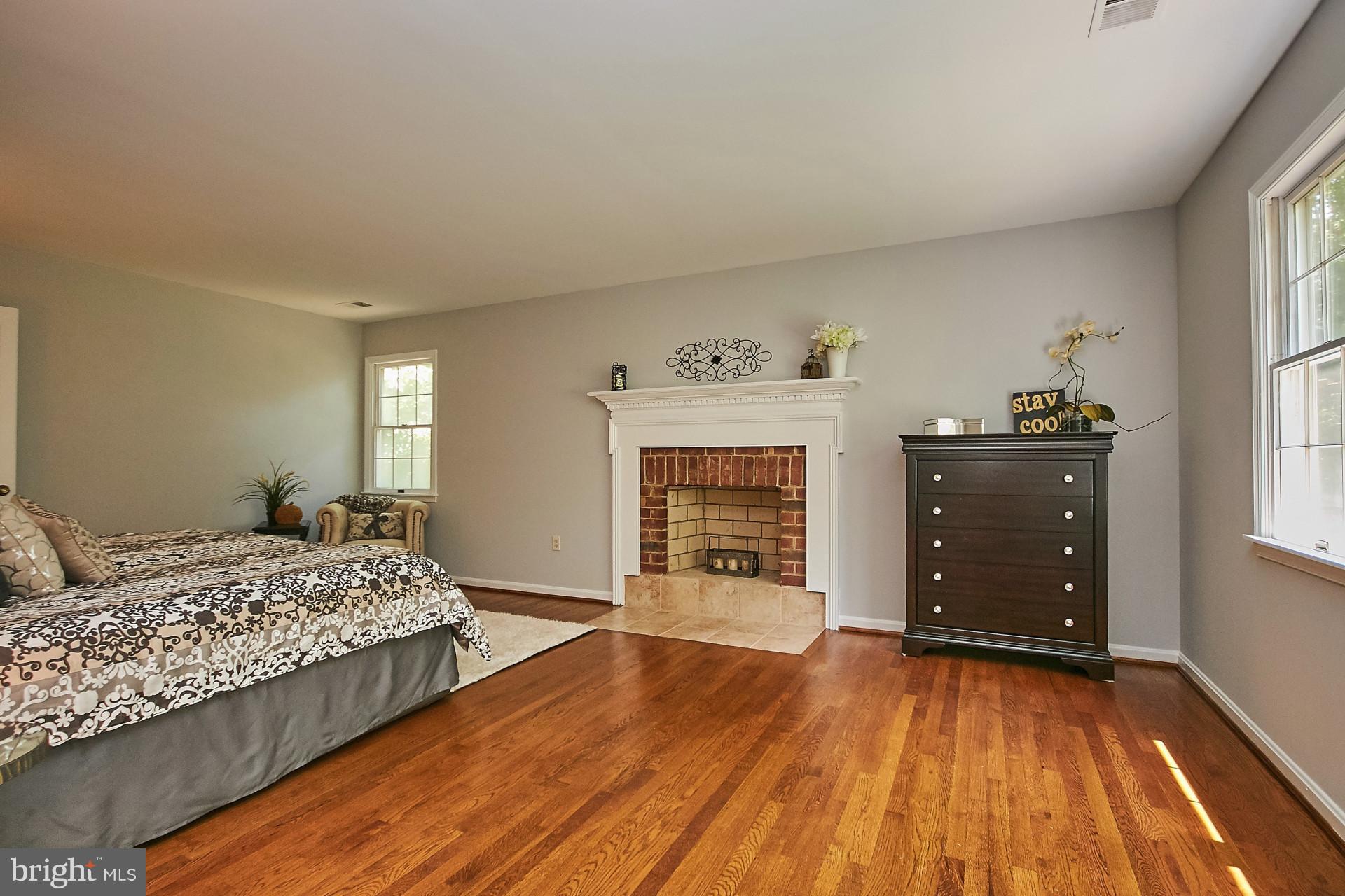 1624 8th Place McLean, VA 22101 - Photo 17 of 29 Spacious Master with wood burning fireplace
