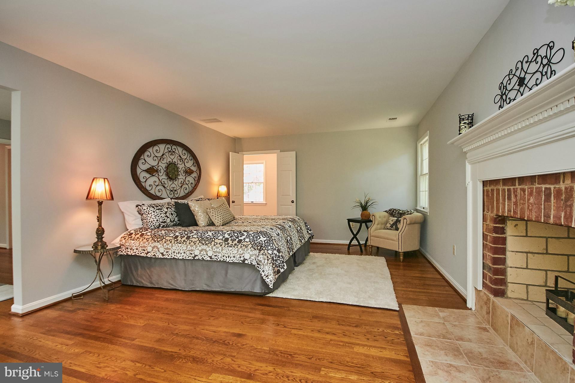 1624 8th Place McLean, VA 22101 - Photo 18 of 29 Spacious Master with wood burning fireplace