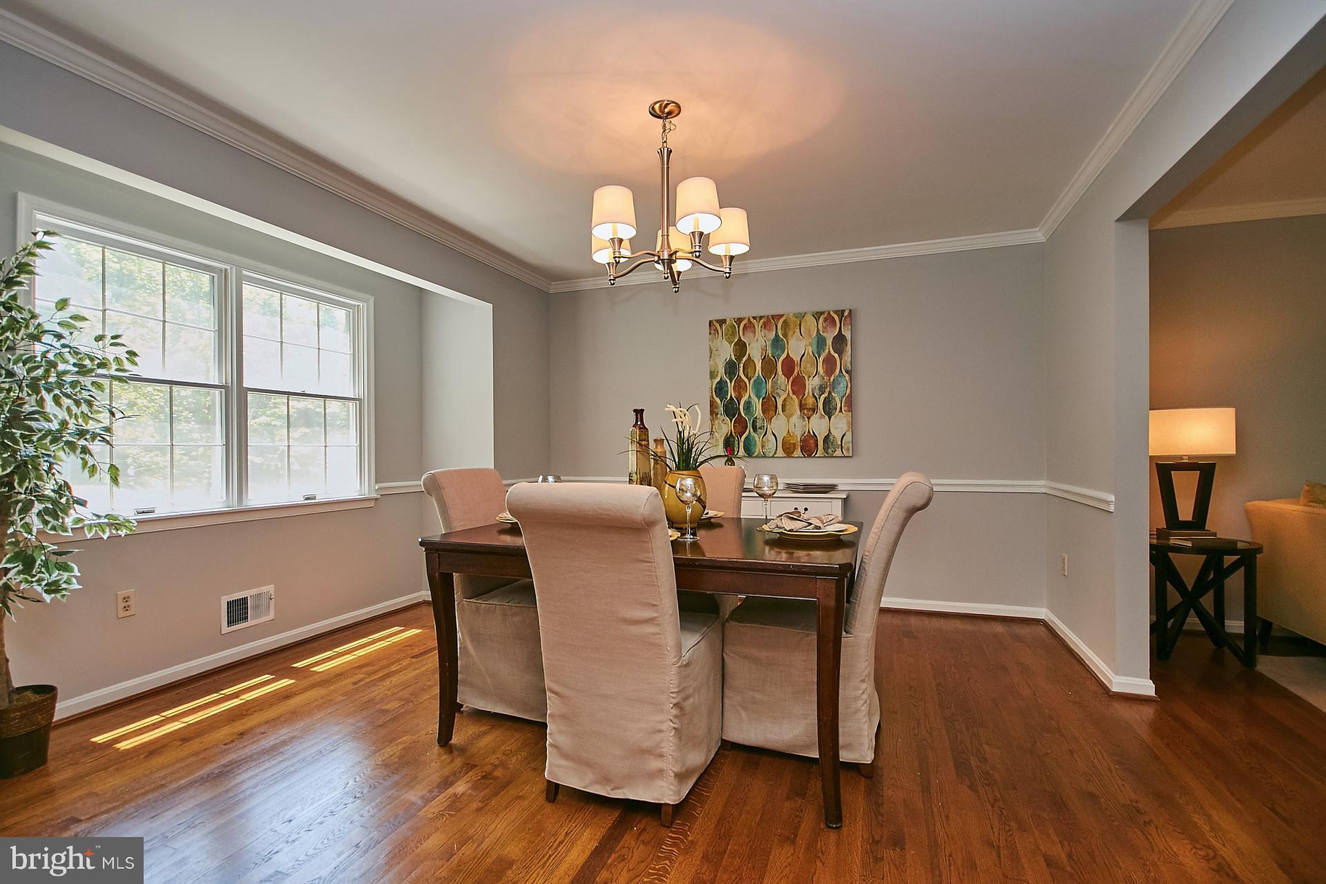 1624 8th Place McLean, VA 22101 - Photo 8 of 29 Large Spacious Dining Room