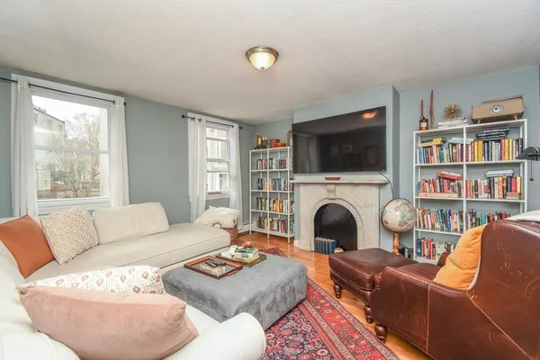 $3,650 | 99 Bartlett Street, Unit 2, Boston, MA 02129