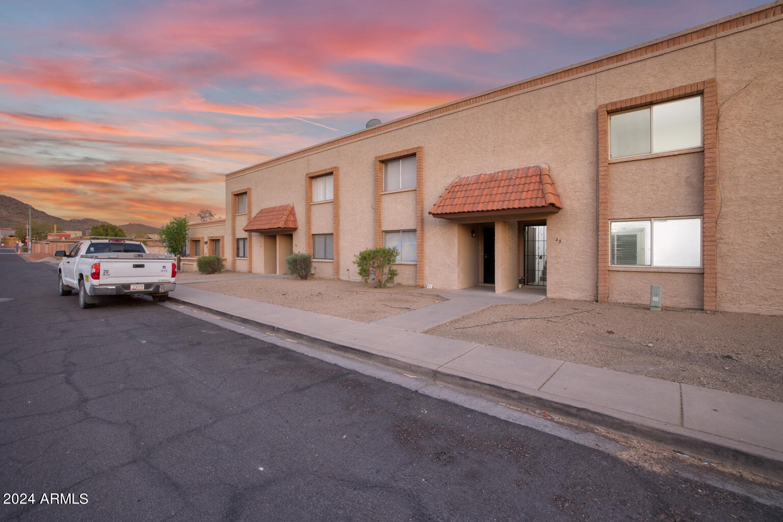 10411 North 11th Avenue, Unit 40 Phoenix, AZ 85021 - Photo 3 of 12 10411 N 11th Ave 40 Phoenix - 702