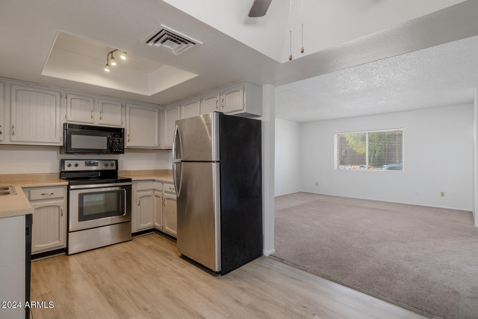10411 North 11th Avenue, Unit 40 Phoenix, AZ 85021 - Photo 4 of 12 10411 N 11th Ave 40 Phoenix - 225-HDR