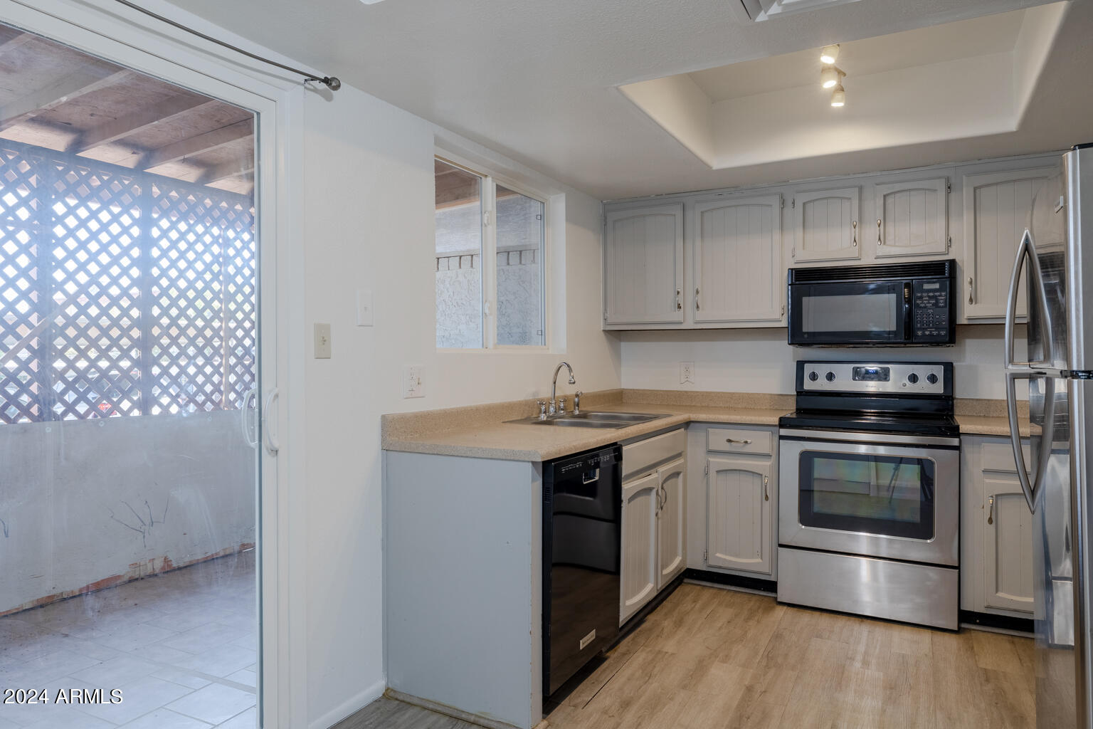 10411 North 11th Avenue, Unit 40 Phoenix, AZ 85021 - Photo 5 of 12 10411 N 11th Ave 40 Phoenix - 220-HDR