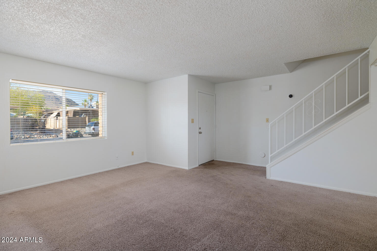 10411 North 11th Avenue, Unit 40 Phoenix, AZ 85021 - Photo 7 of 12 10411 N 11th Ave 40 Phoenix - 205-HDR