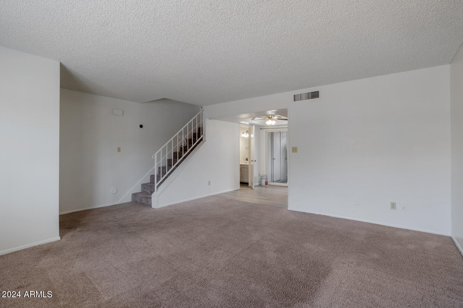 10411 North 11th Avenue, Unit 40 Phoenix, AZ 85021 - Photo 8 of 12 10411 N 11th Ave 40 Phoenix - 210-HDR