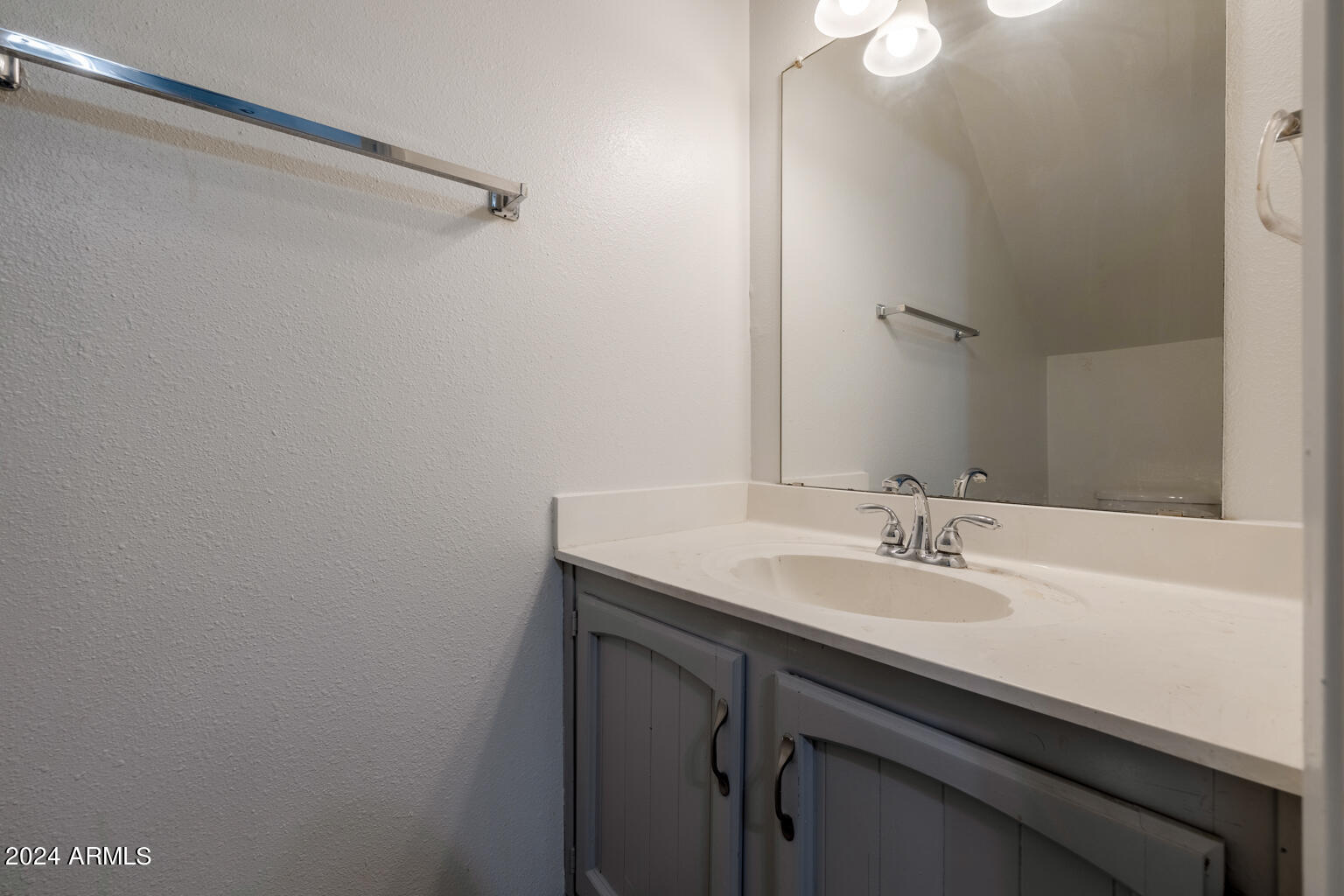 10411 North 11th Avenue, Unit 40 Phoenix, AZ 85021 - Photo 9 of 12 10411 N 11th Ave 40 Phoenix - 215-HDR