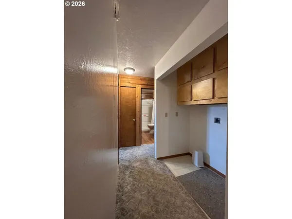 a view of utility room