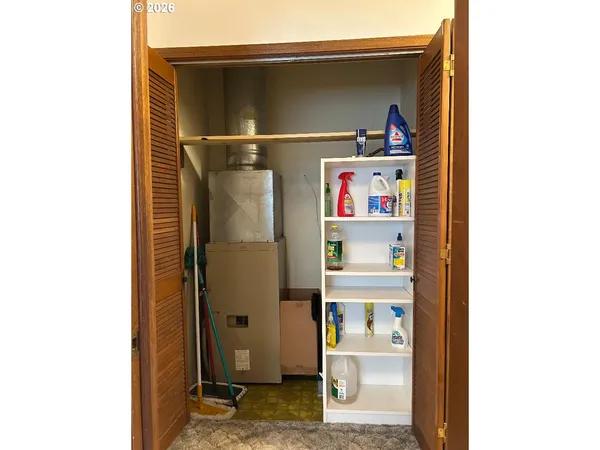 a view of an empty room with a kitchen