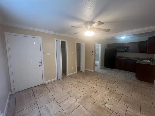 $840 | 10110 Westview Drive, Unit 2011, Houston, TX 77043