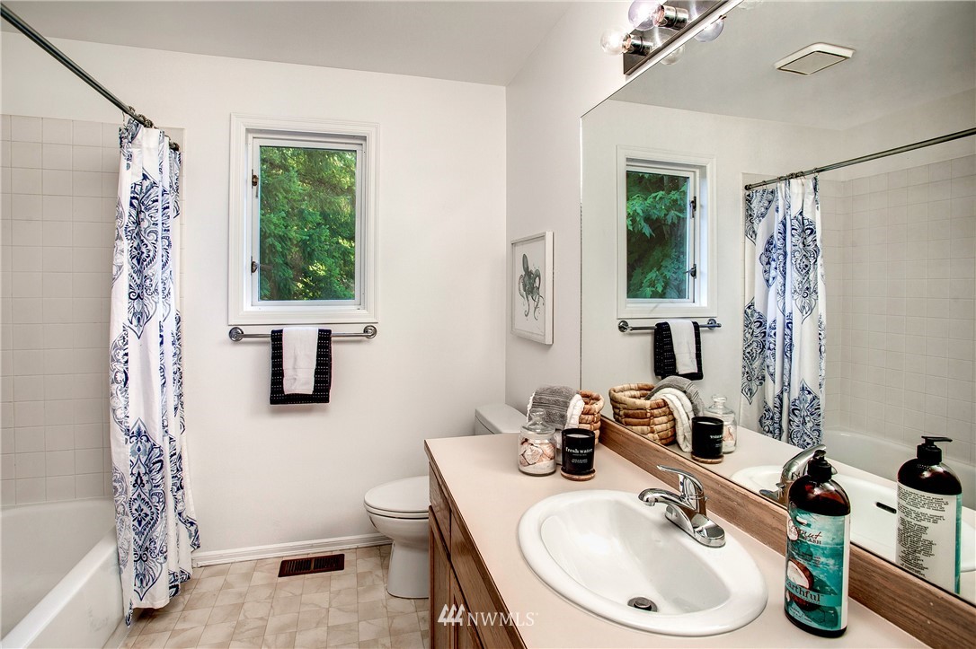 10209 Northeast 151st Street Bothell, WA 98011 - Photo 27 of 34 Gallery Image 27