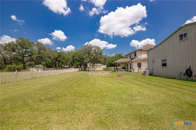 $645,500 | 1144 Live Oak Drive, Inez, TX 77968