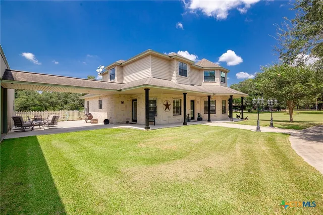 $645,500 | 1144 Live Oak Drive, Inez, TX 77968