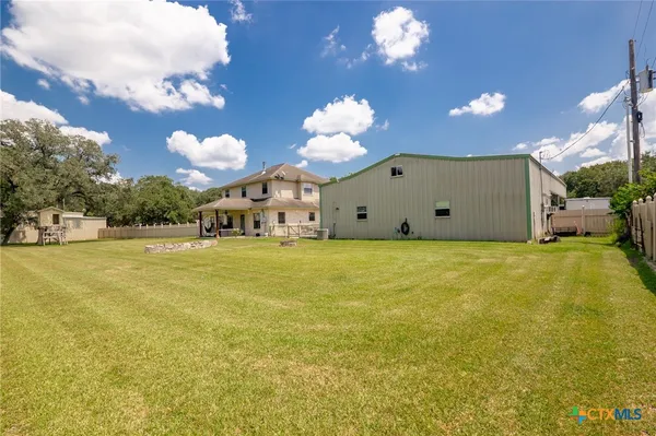 $629,999 | 1144 Live Oak Drive, Inez, TX 77968