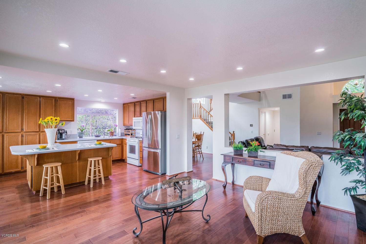 695 Overlook Road Simi Valley, CA 93065 - Photo 14 of 38 695 Overlook Rd Simi Valley CA-large-011