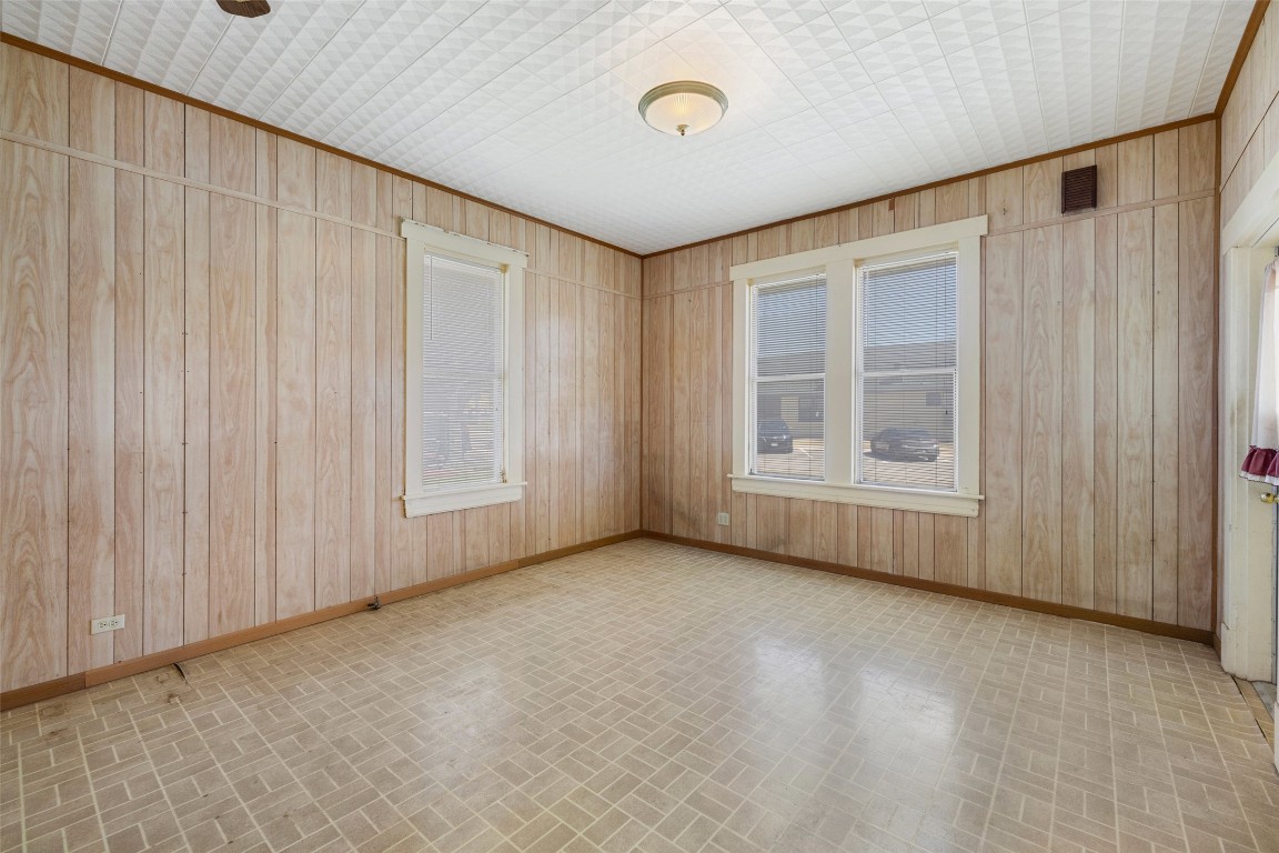 303 Vernon Street Taylor, TX 76574 - Photo 14 of 37