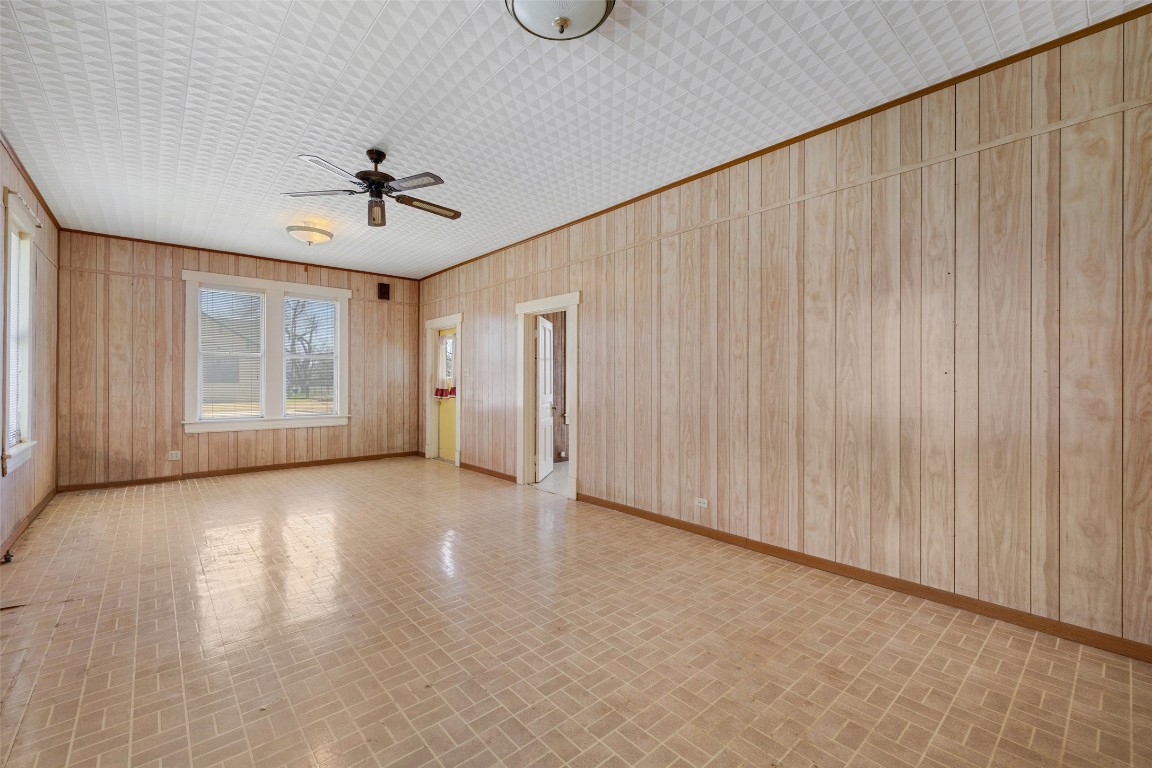 303 Vernon Street Taylor, TX 76574 - Photo 20 of 37