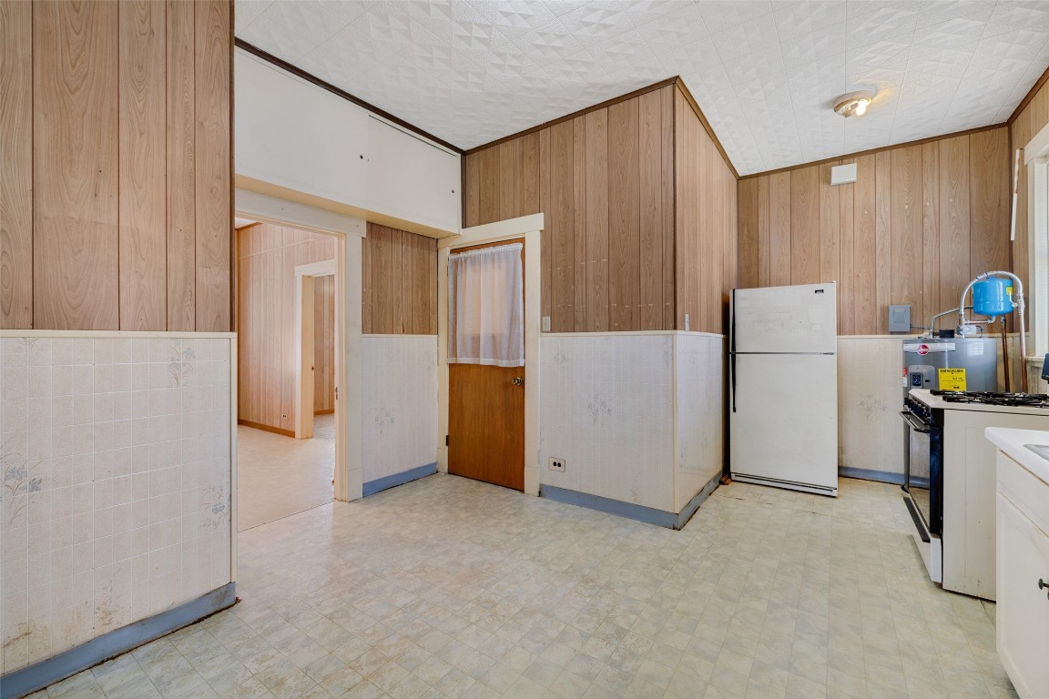 303 Vernon Street Taylor, TX 76574 - Photo 26 of 37 Kitchen with laundry room