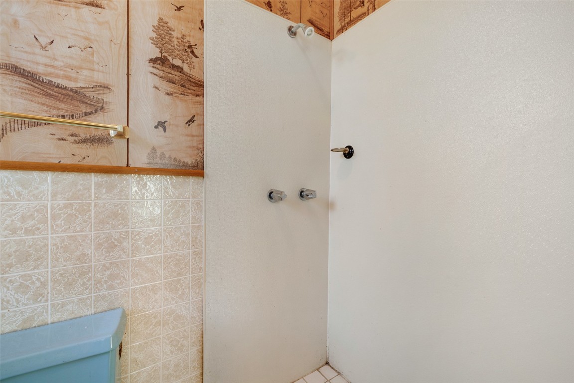 303 Vernon Street Taylor, TX 76574 - Photo 34 of 37 Bathroom