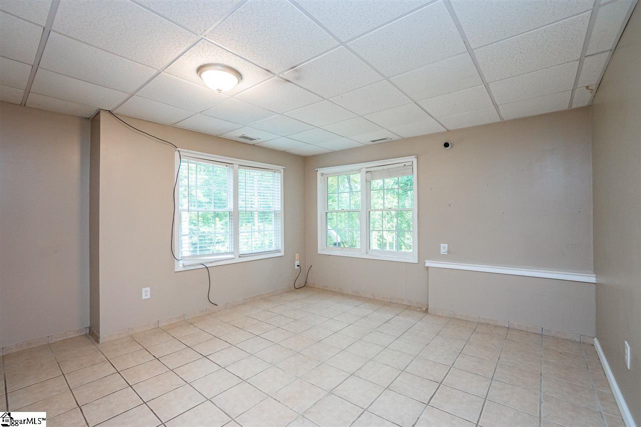 8 Moss Spring Court Simpsonville, SC 29680 - Photo 28 of 36 Gallery Image 28