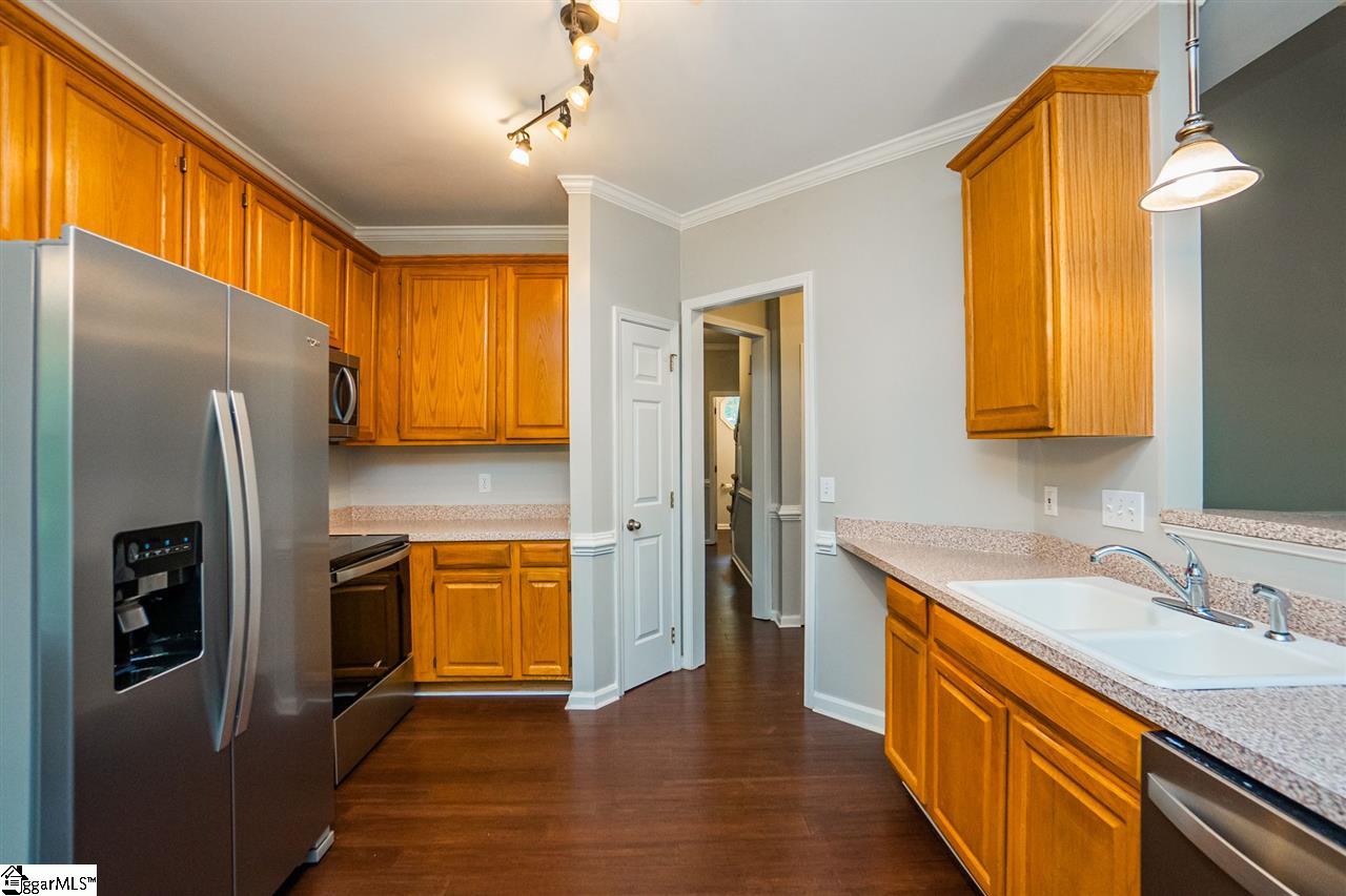 8 Moss Spring Court Simpsonville, SC 29680 - Photo 8 of 36 Gallery Image 8