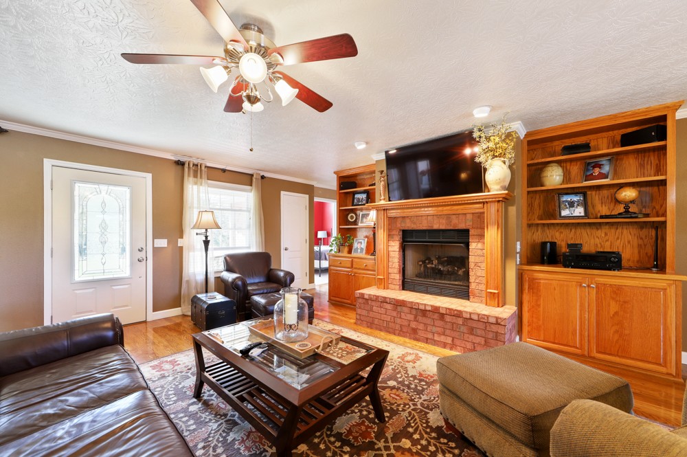 1055 Jim Read Road Chapmansboro, TN 37035 - Photo 4 of 50 Gallery Image 4