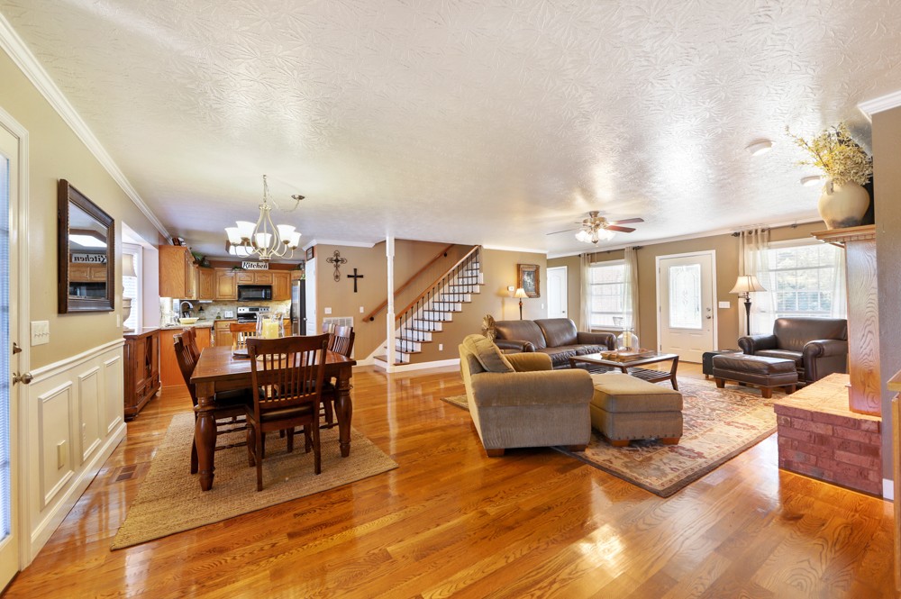 1055 Jim Read Road Chapmansboro, TN 37035 - Photo 5 of 50 Gallery Image 5