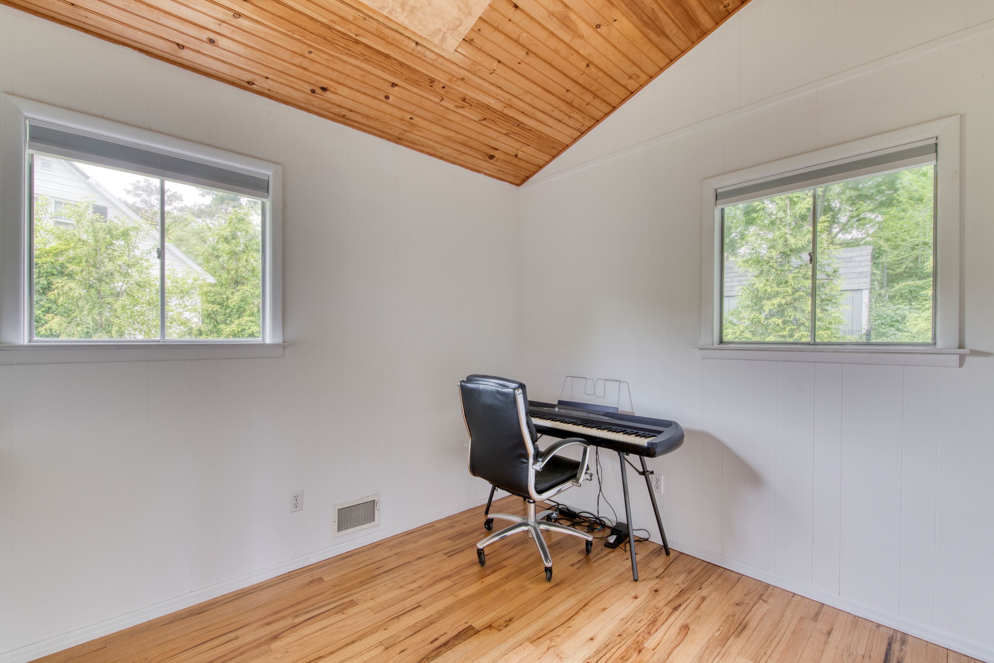 9 Sun Valley Road Hampton Bays, NY 11946 - Photo 7 of 19