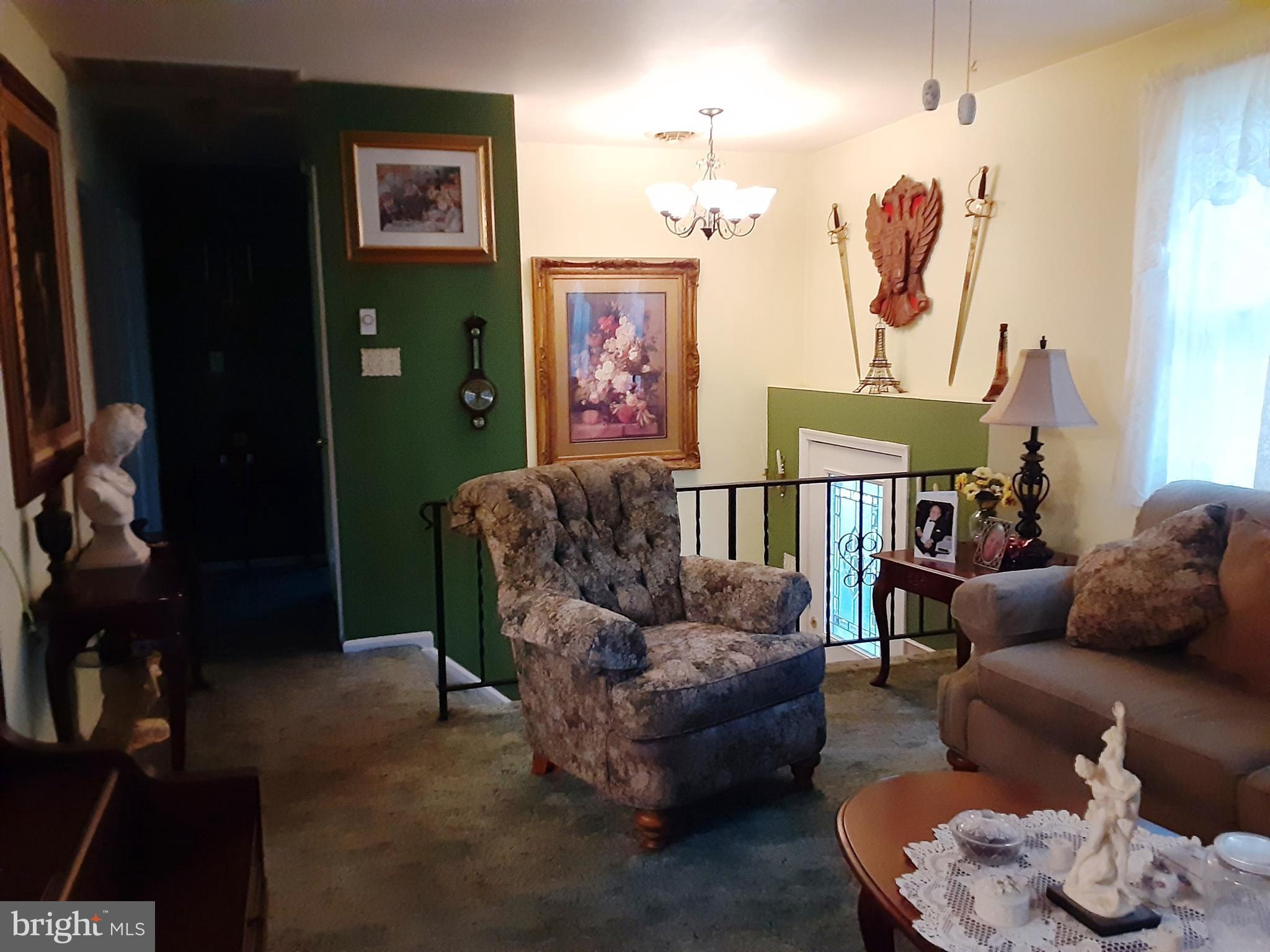 532 Wallingford Road Lancaster, PA 17601 - Photo 2 of 14 Living Room