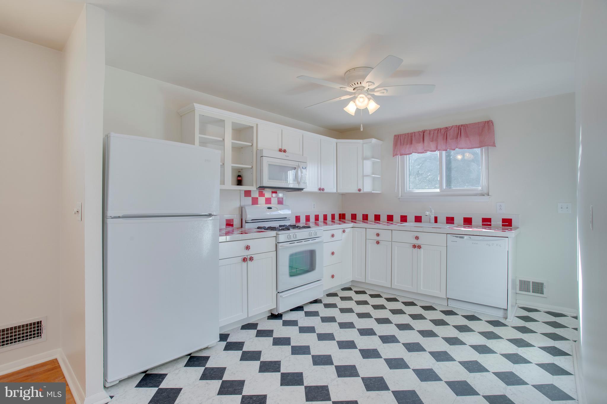 307 Highmeadow Road Reisterstown, MD 21136 - Photo 10 of 25 Newer appliances