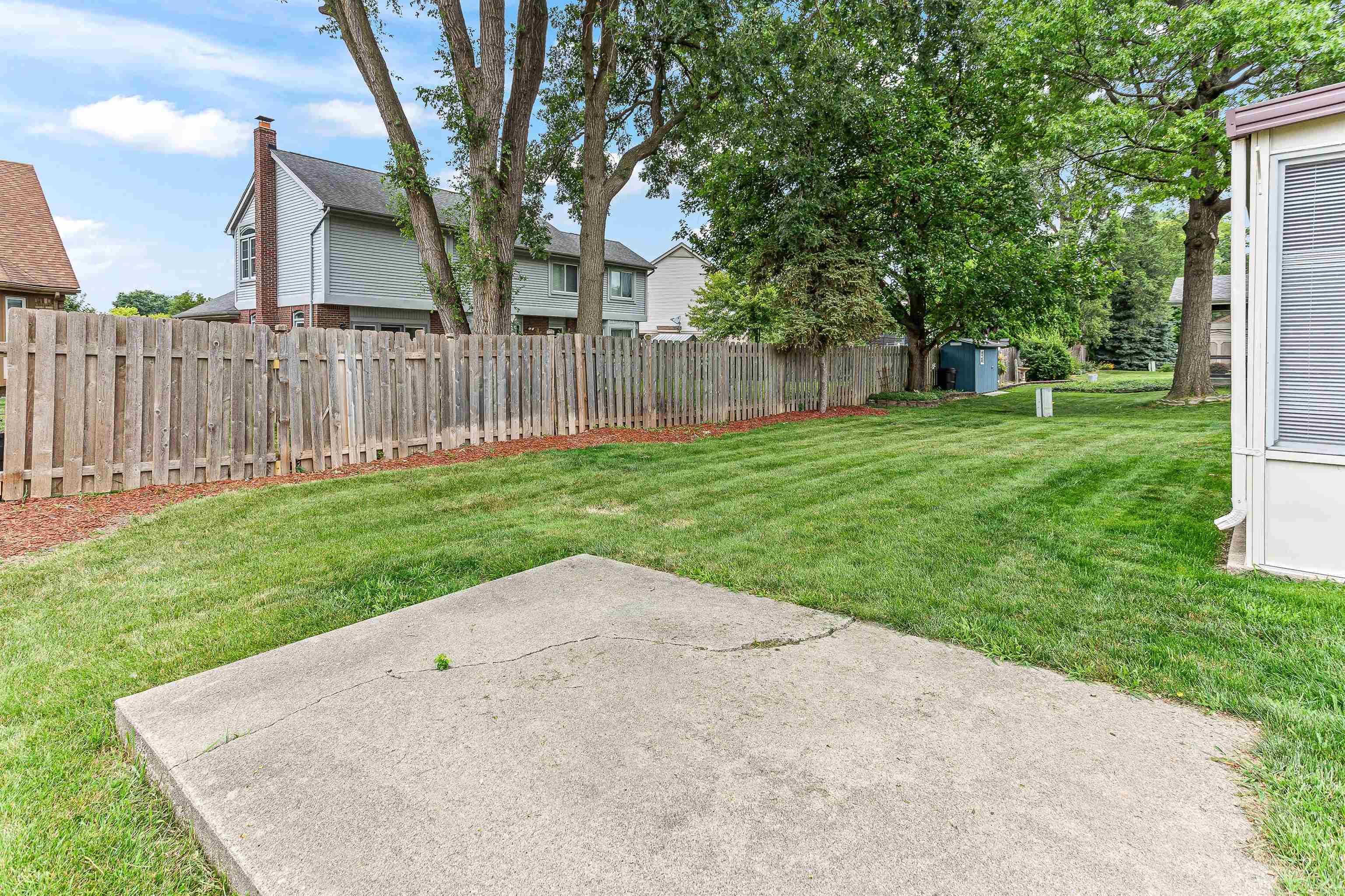 21952 Hall Road Trenton, MI 48183 - Photo 10 of 53 50148012-0fcea072-ca2c-4e73-8be3-b05895ed81ba.JPG