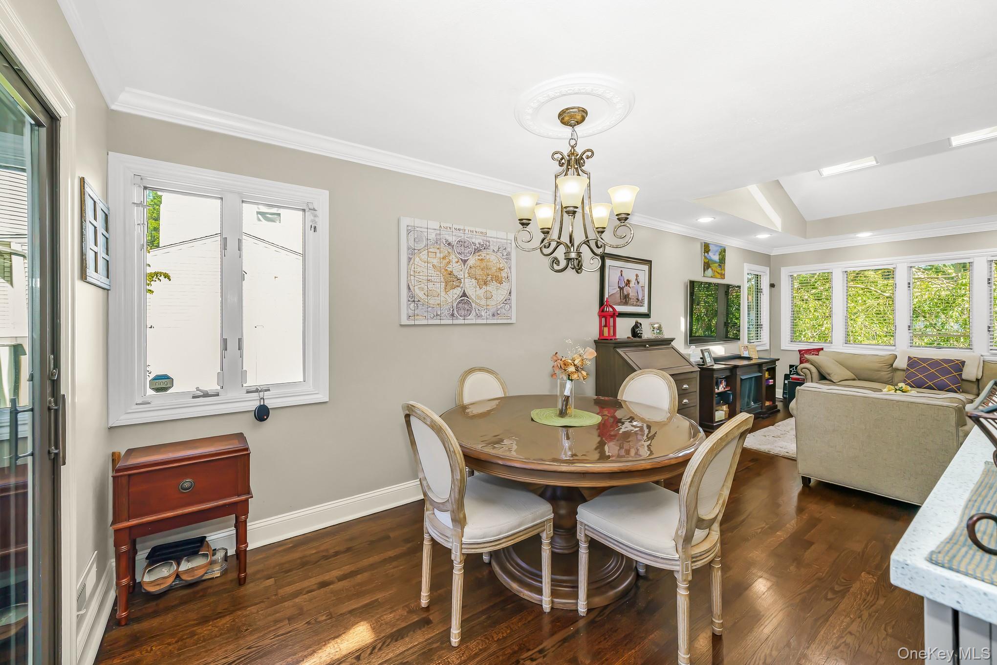 9 Wayne Place Commack, NY 11725 - Photo 8 of 36
