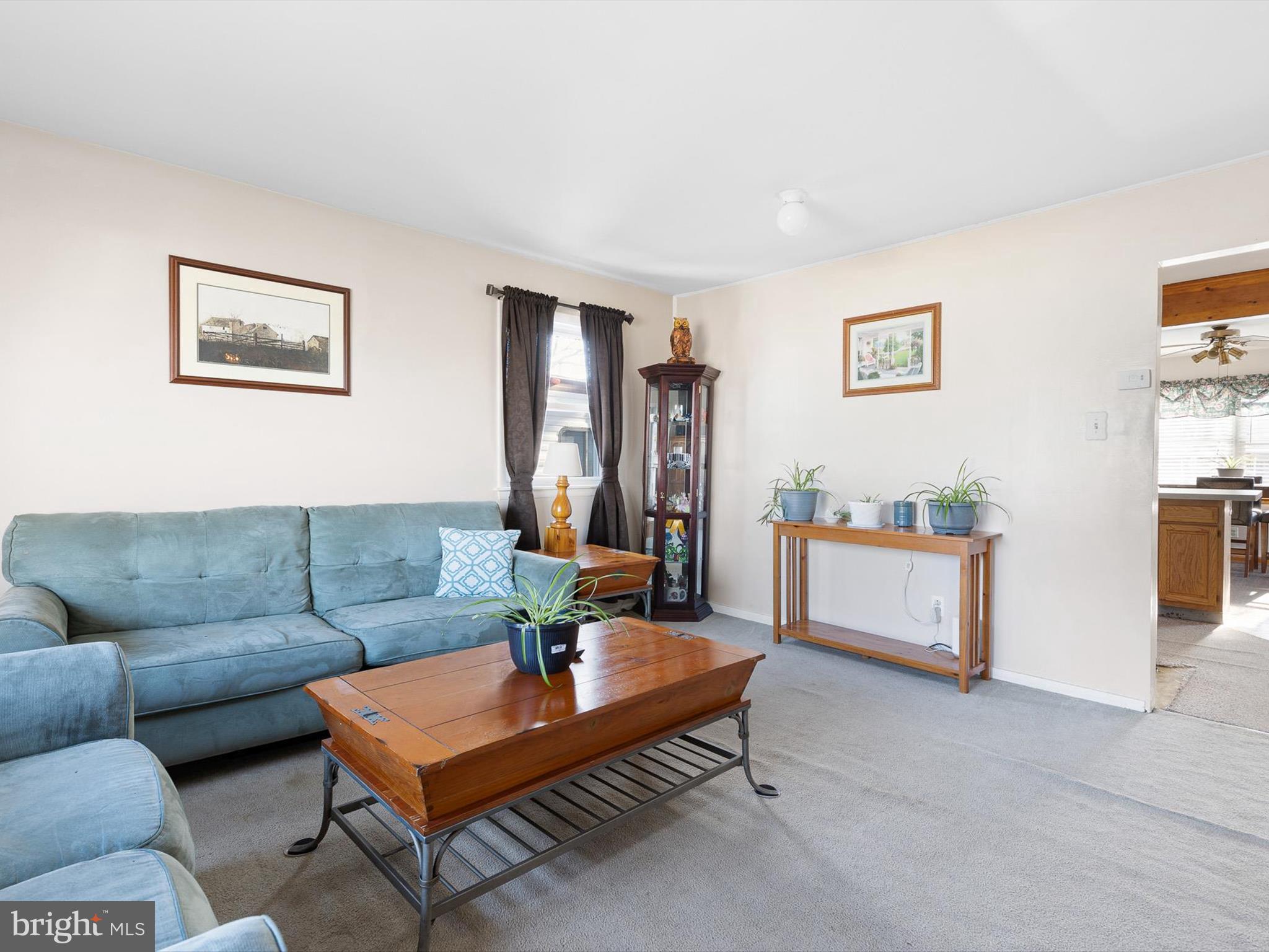 229 Elderfield Road Newark, DE 19713 - Photo 4 of 25 Living Room