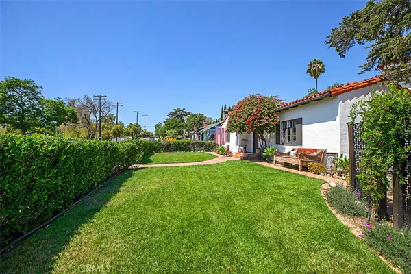 a view of a house with backyard porch and garden