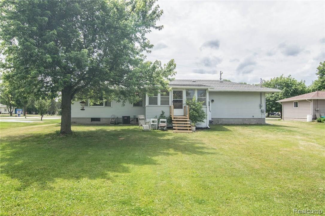 11434 Grafton Road Carleton, MI 48117 - Photo 41 of 50 DSC_0810.jpg