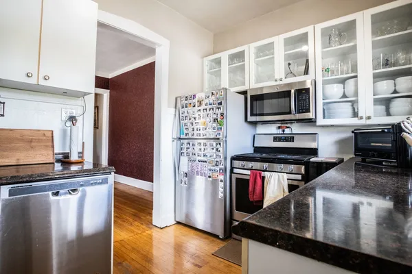 $3,300 | 1514 West Addison Street, Unit 3E, Chicago, IL 60613