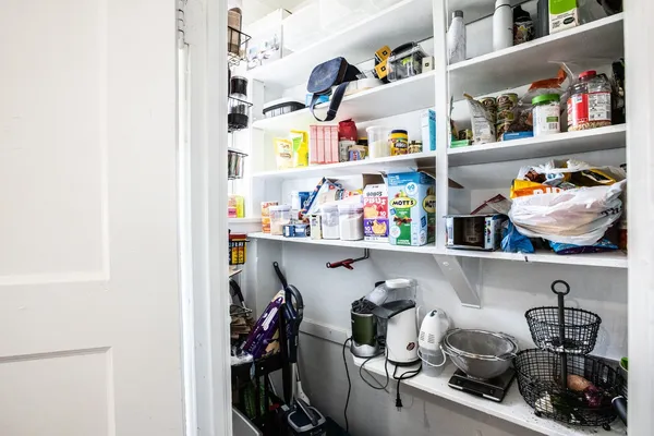 $3,300 | 1514 West Addison Street, Unit 3E, Chicago, IL 60613