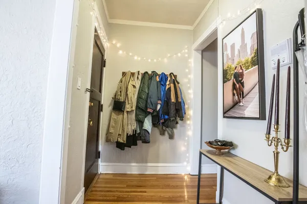 $3,300 | 1514 West Addison Street, Unit 3E, Chicago, IL 60613