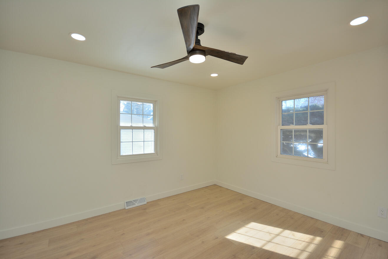 2106 Murphy Woods Road Beloit, WI 53511 - Photo 16 of 44 PRIMARY BEDROOM