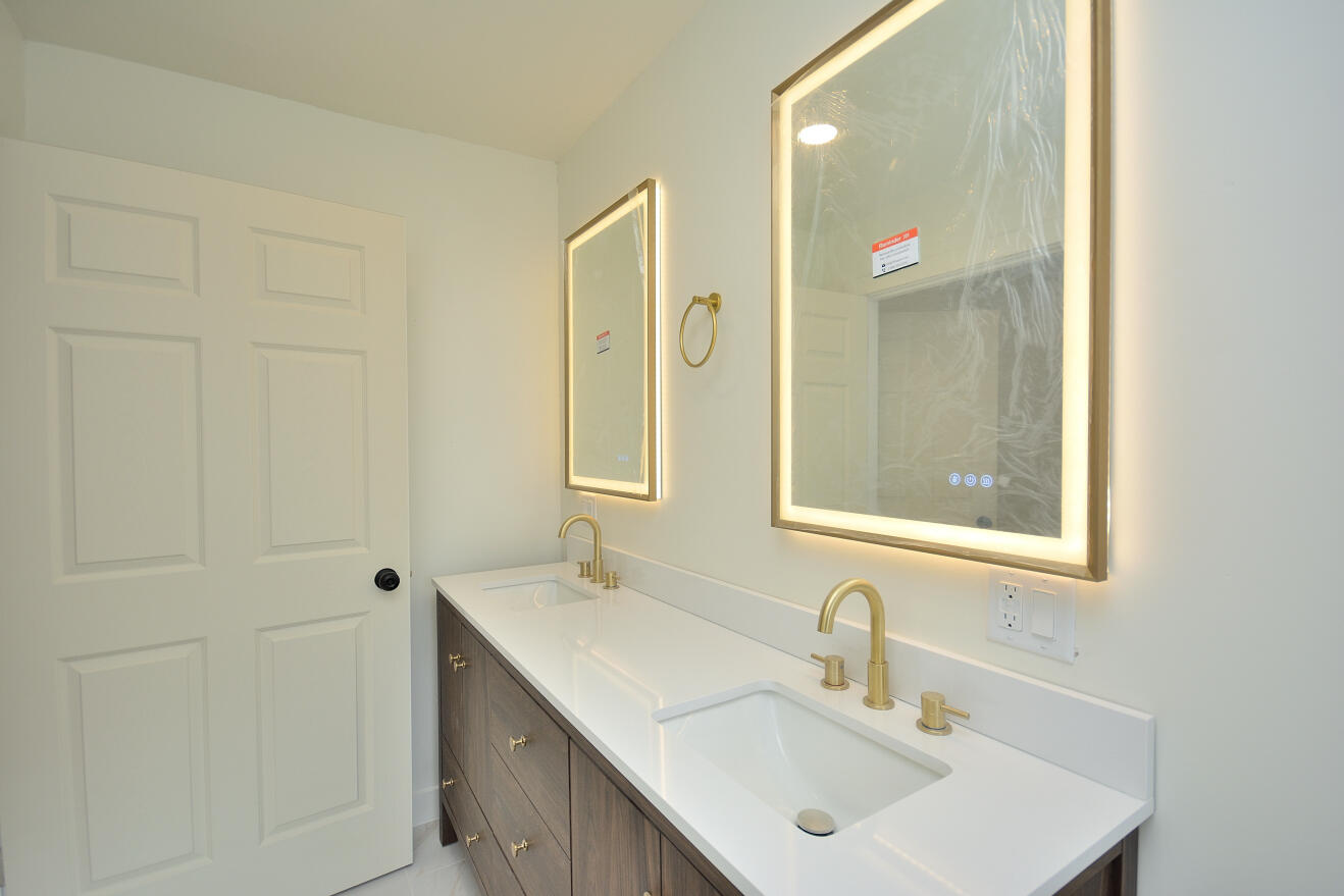 2106 Murphy Woods Road Beloit, WI 53511 - Photo 20 of 44 PRIMARY BATH